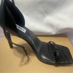 Brand New NEVER Worn, Black Electra Steve Madden 4” Heels.